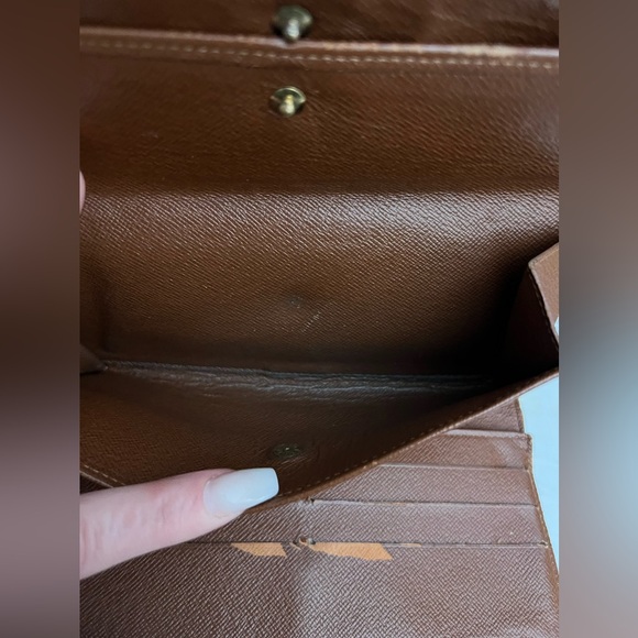Authentic LV wallet - Picture 7 of 16